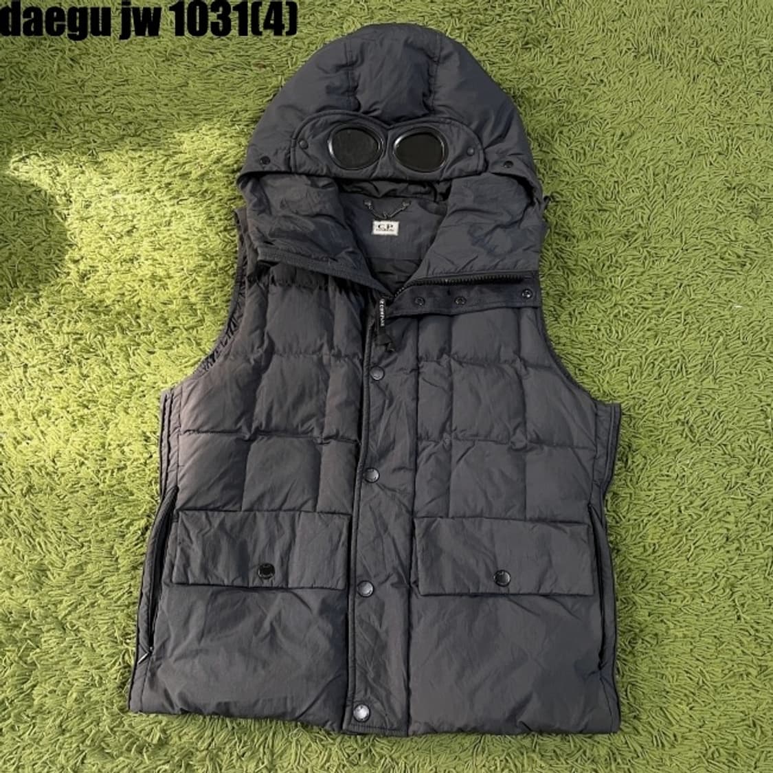 C.p 컴퍼니 패딩조끼 상품이미지1