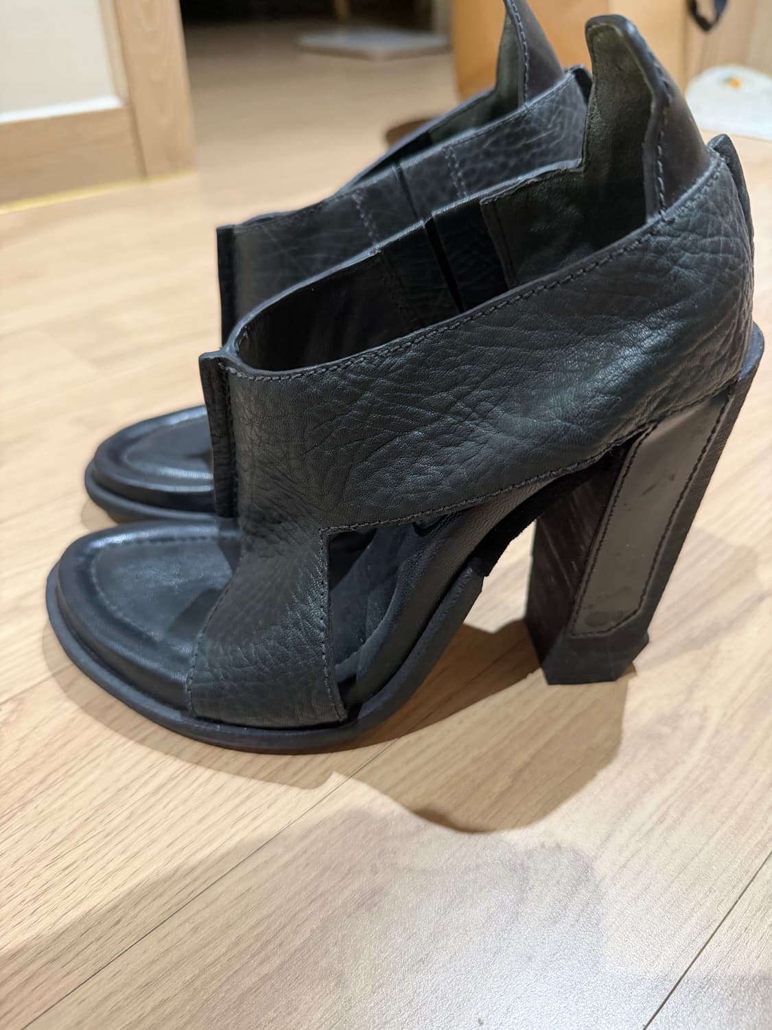 알렉산더왕 가죽 x스트랩 샌들 상품이미지3