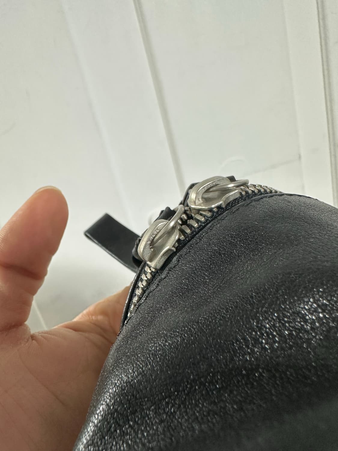 엠포리오 아르마니 카프스킨 레더 토트백 상품이미지4