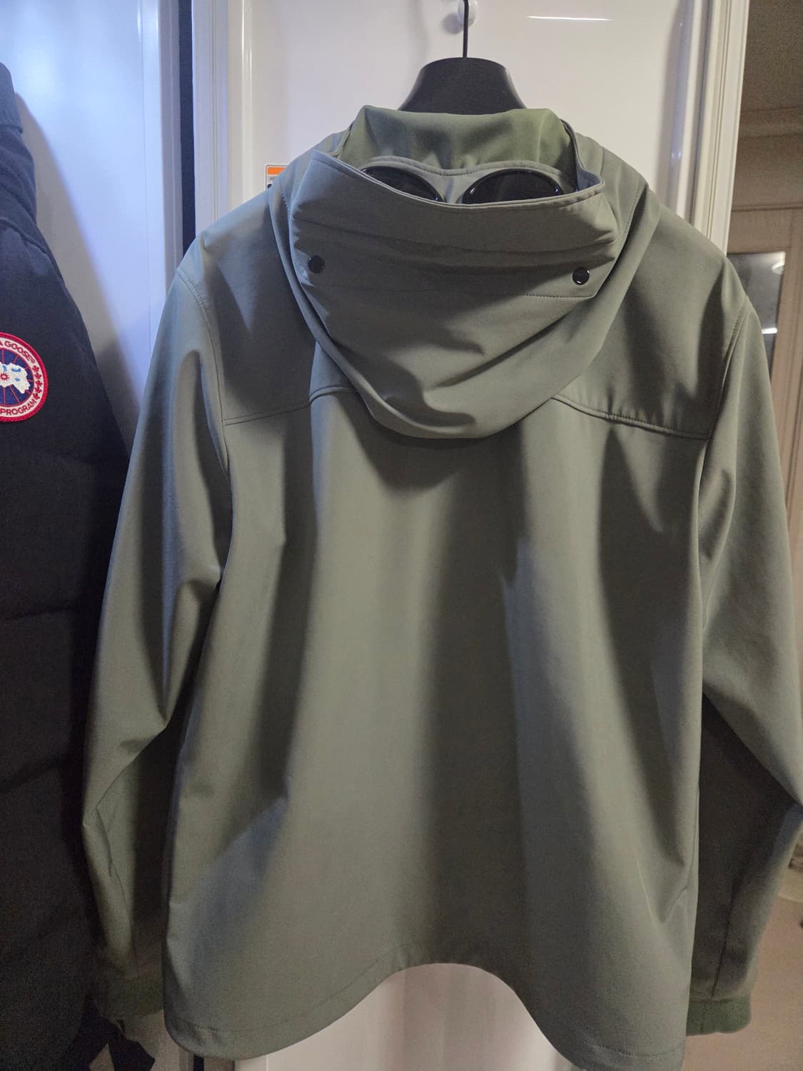 C.P컴퍼니 고글 후드 소프트쉘 바람막이 (50) 상품이미지2