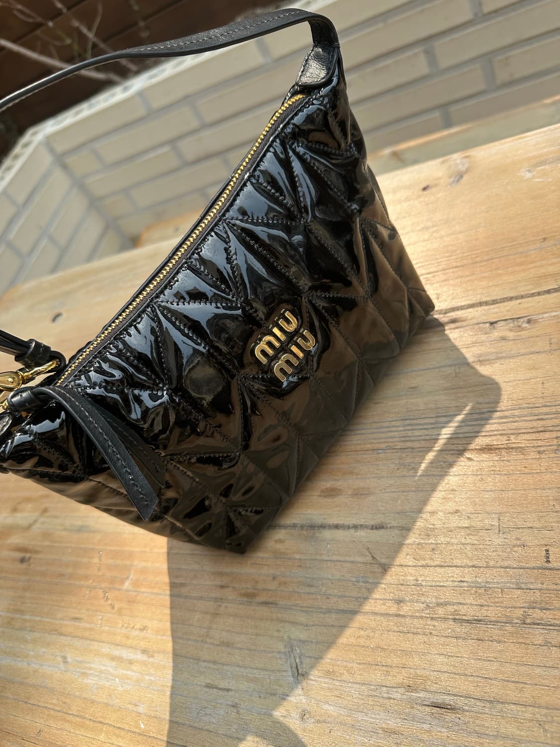 [정품] 미우미우 마테라쎄 스피릿 금장 블랙 상품이미지4