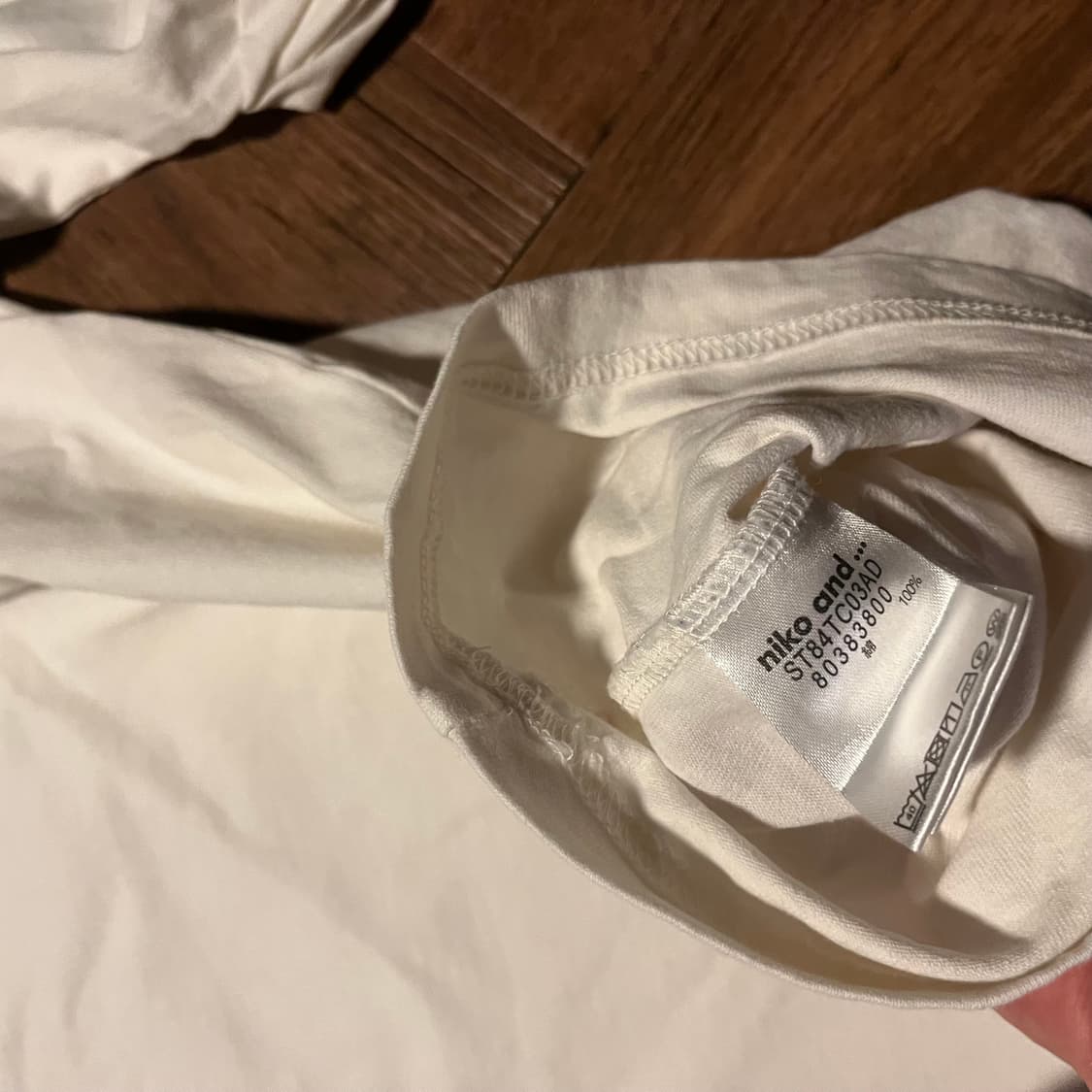 니코앤드 엘보우 디테일 코튼 티셔츠 상품이미지4