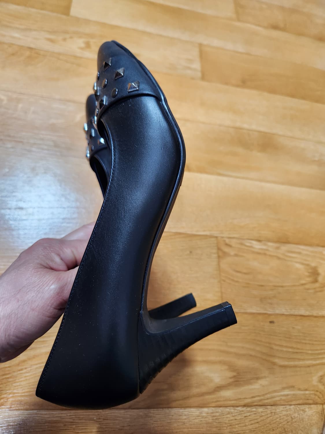 새것)에스콰이아 스터드 장식 블랙 여성 펌프스힐245 상품이미지4