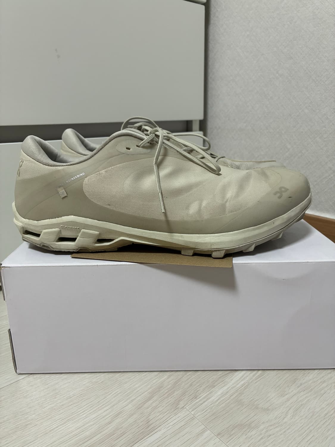 온러닝x파프 클라우드 벤쳐 피크 아이스문 상품이미지1