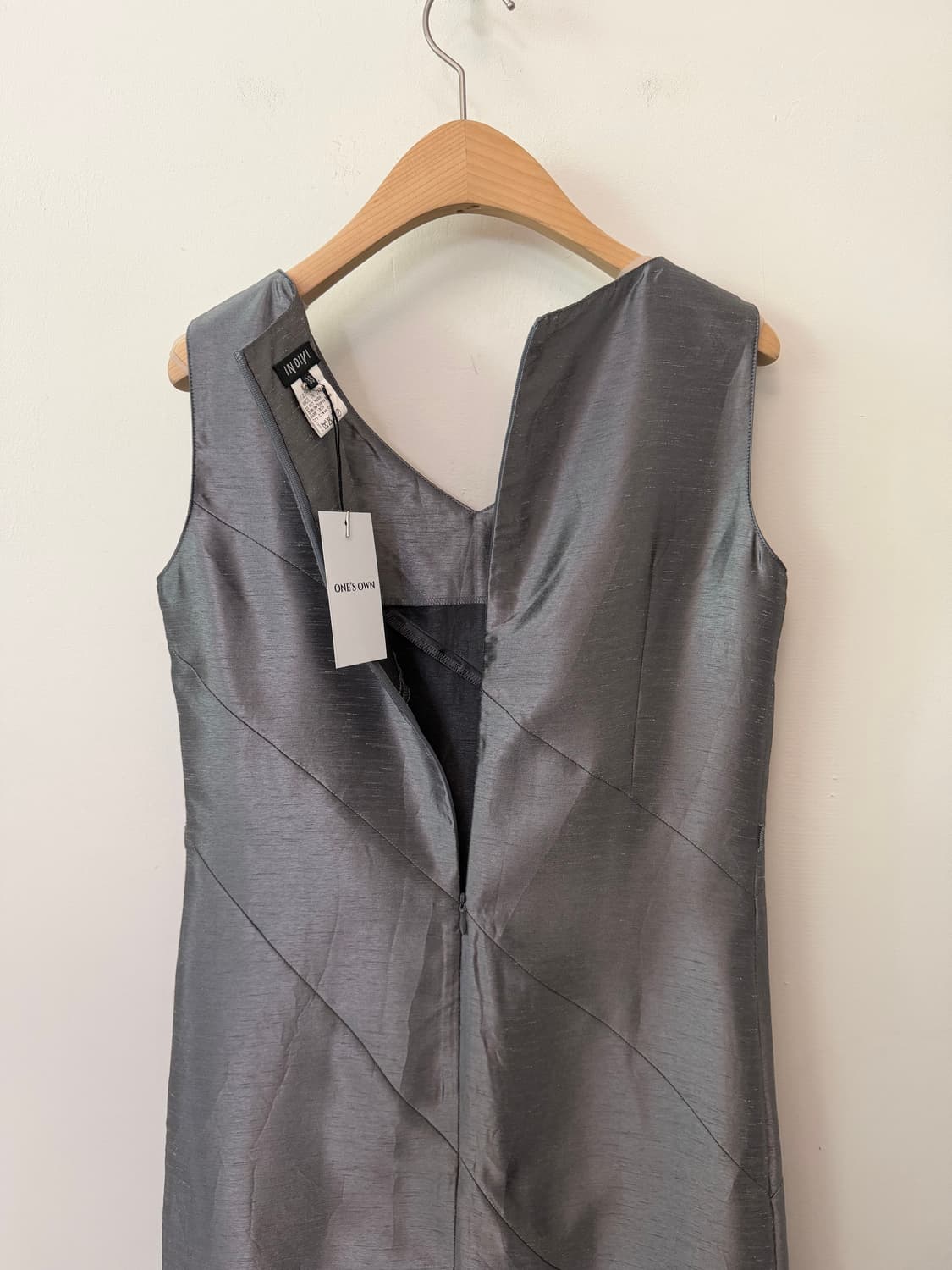 Glossy v-neck dress 상품이미지10