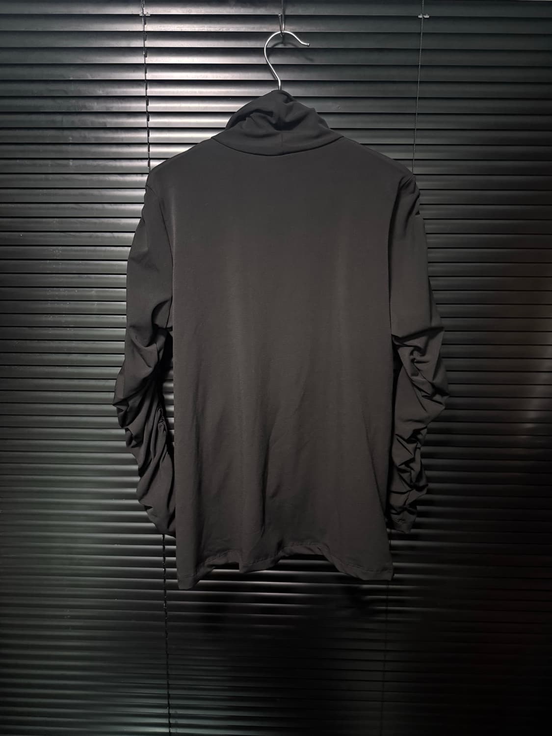 이상봉 컬렉션 셔링 주름 목티 목폴라 고스 펑크 락 블랙 터틀넥 기모  상품이미지5