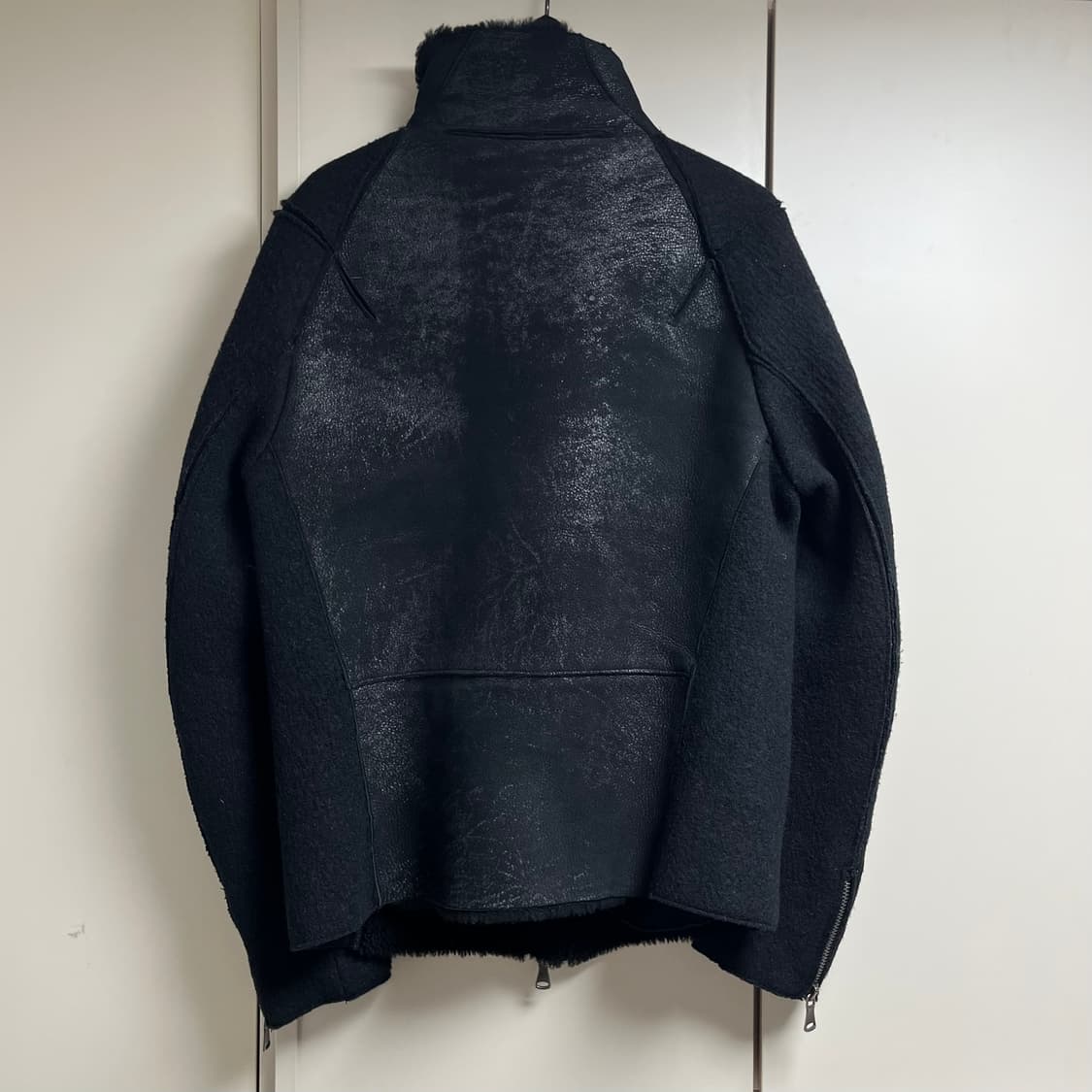 트랜짓 사선 하이넥 램스킨 무스탕자켓 상품이미지3