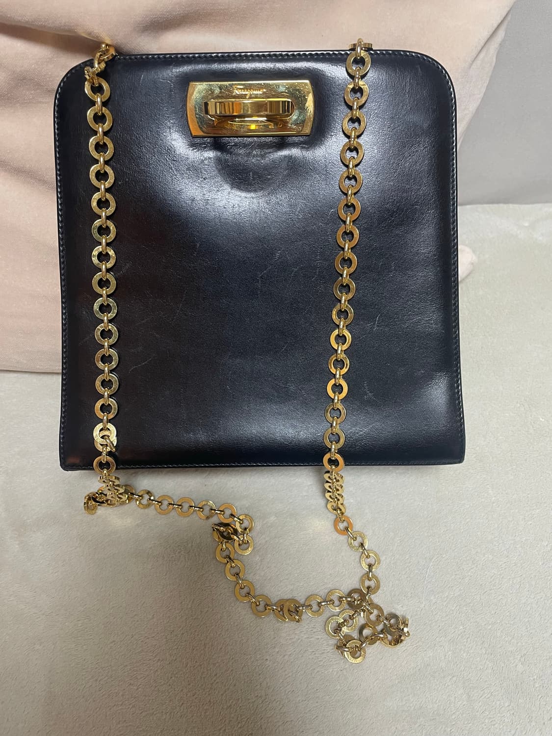 페라가모 간치니 체인 숄더백 블랙 상품이미지1