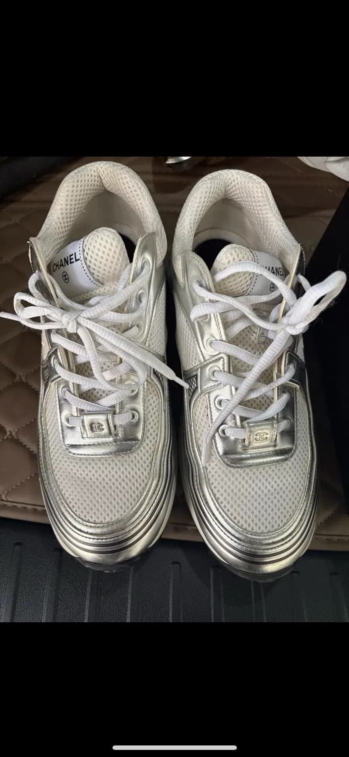 샤넬스니커즈 샤식스 42사이즈 상품이미지1