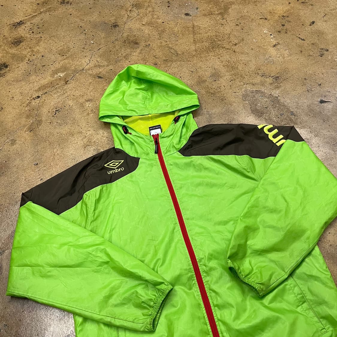 [정품] 엄브로 형광 바람막이 후드 집업 b16 상품이미지1