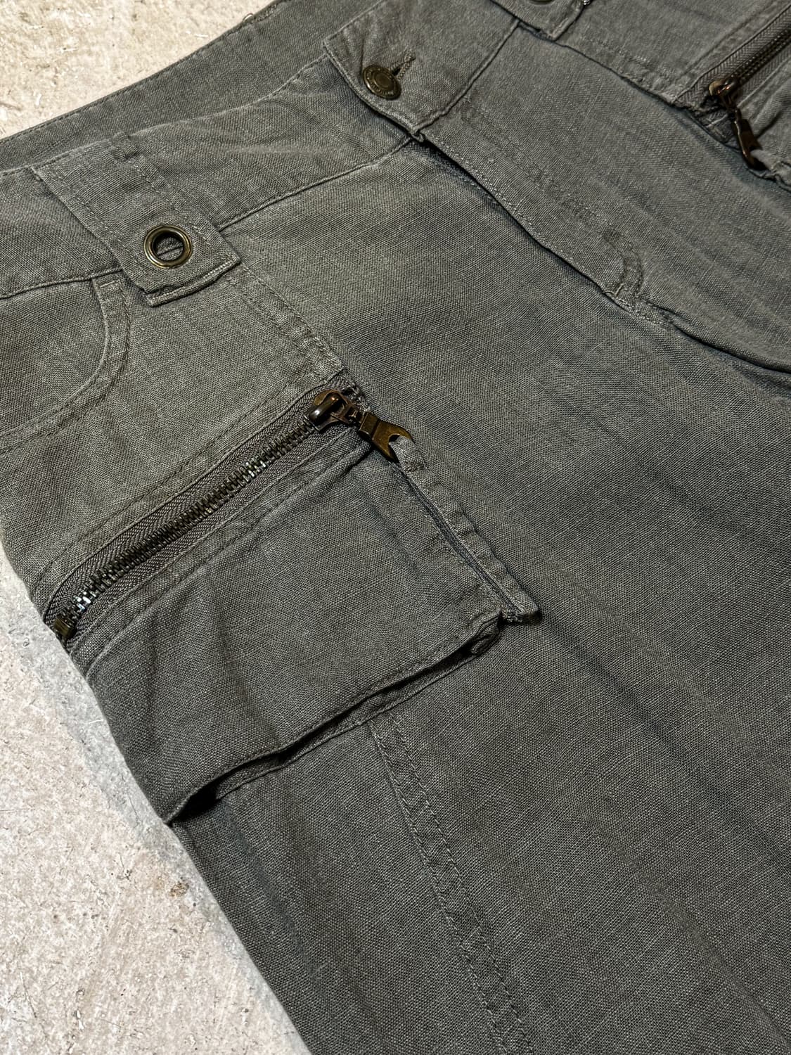 Khaki Zip Cargo flare pants  카키 플레어 카고팬츠 상품이미지3