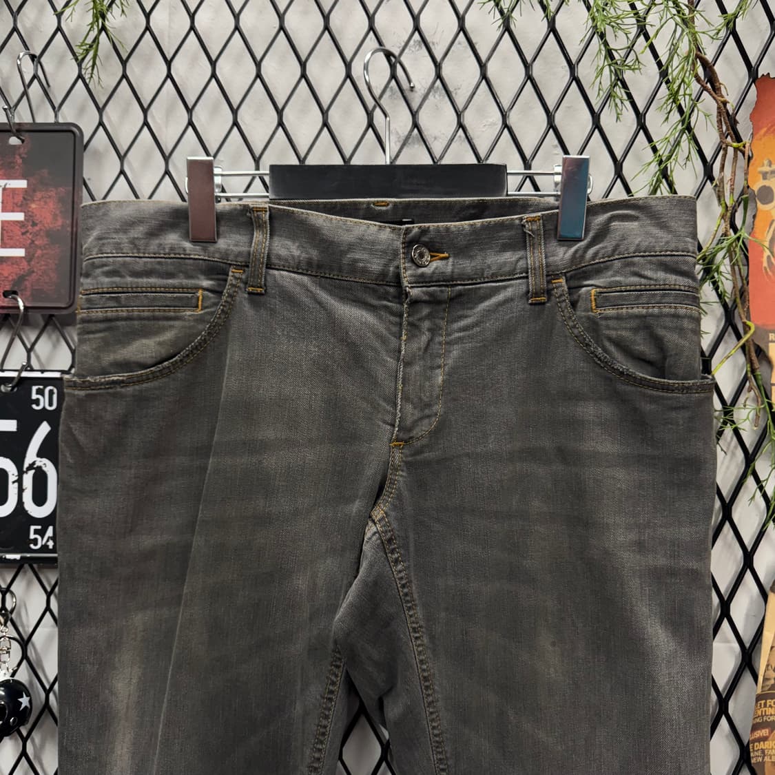 00s 돌체앤가바나 디스트로이드 데님 팬츠 후면 로고 포인트 흑청 상품이미지3