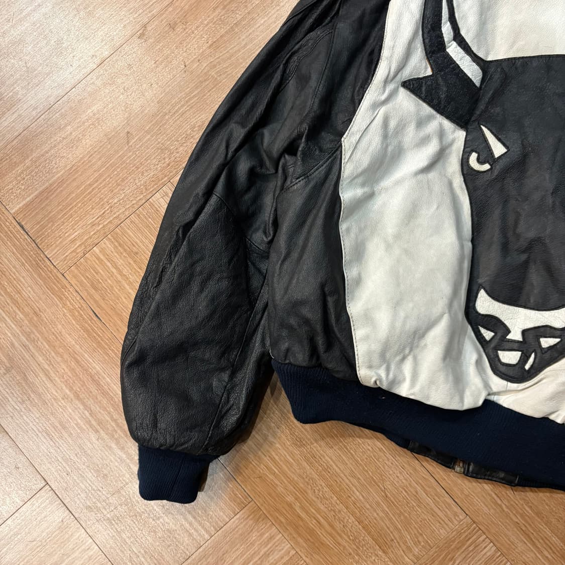 마이클호반 블랙 카우 레더 봄버 자켓 상품이미지3