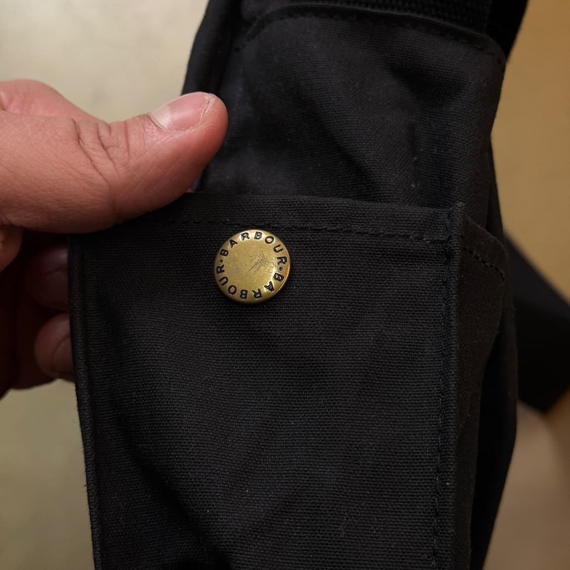 바버 에센셜 왁스 메신저 백 블랙 상품이미지5