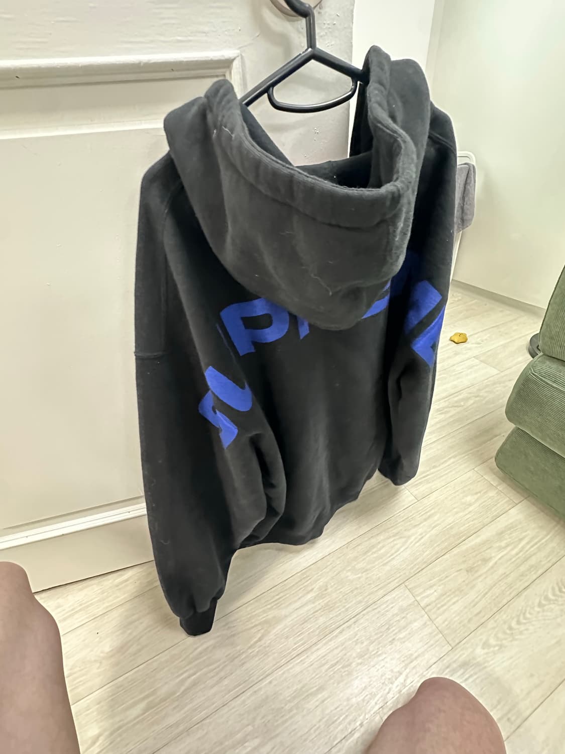 슈프림 x 데미안 허스트 집업 후드 스웨트셔츠 블랙 - 25SS 상품이미지3