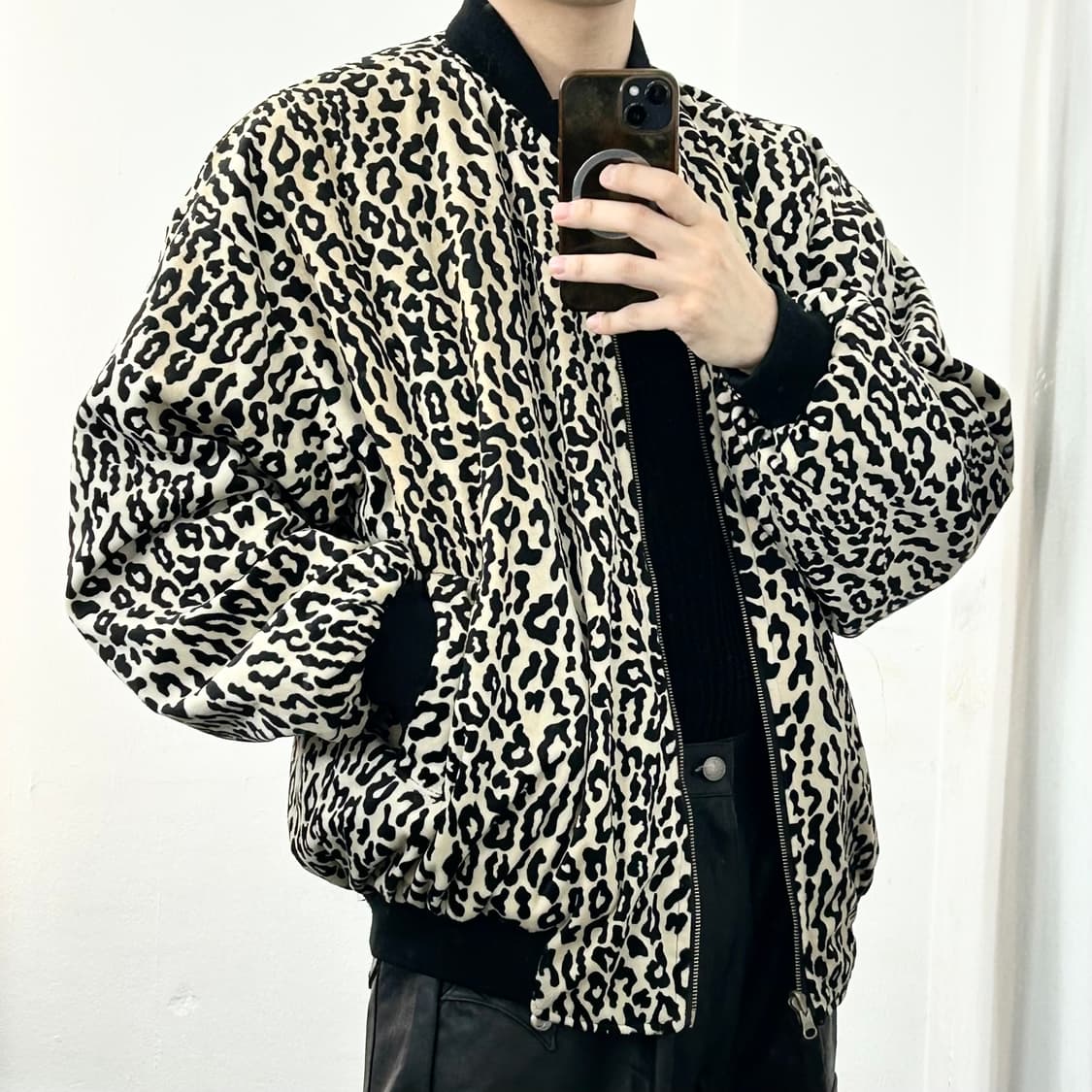 베르사체 진스 꾸뛰르 리버시블 레오파드 봄버 자켓 상품이미지6