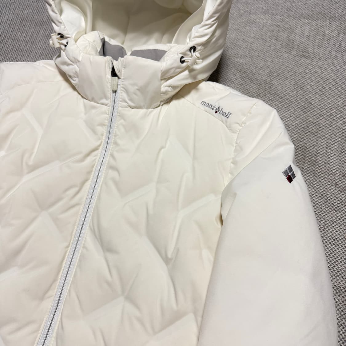 몽벨 우먼스 고주파다운 경량 패딩자켓 상품이미지2