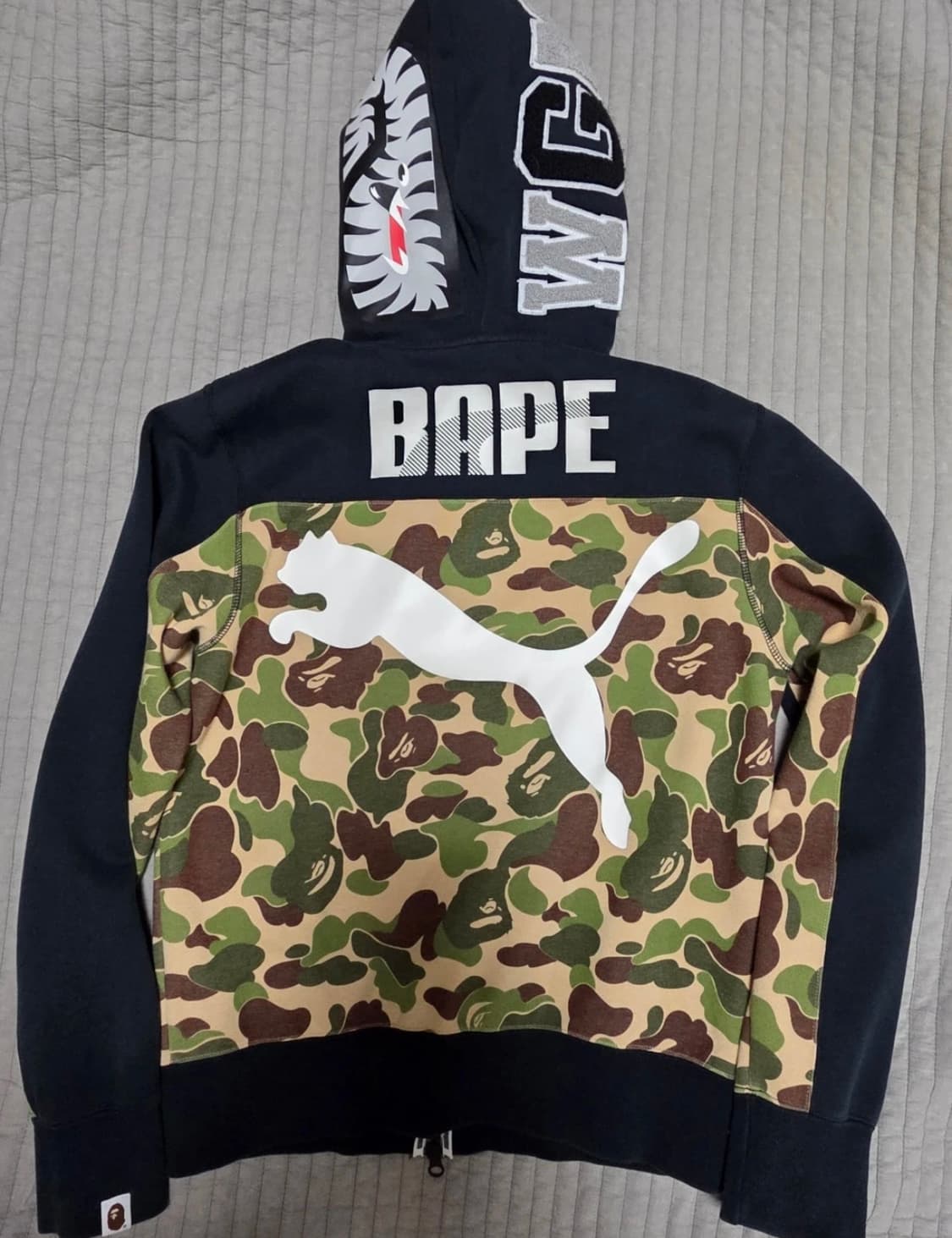 베이프 x 푸마 카모 샤크 후드집업 상품이미지2