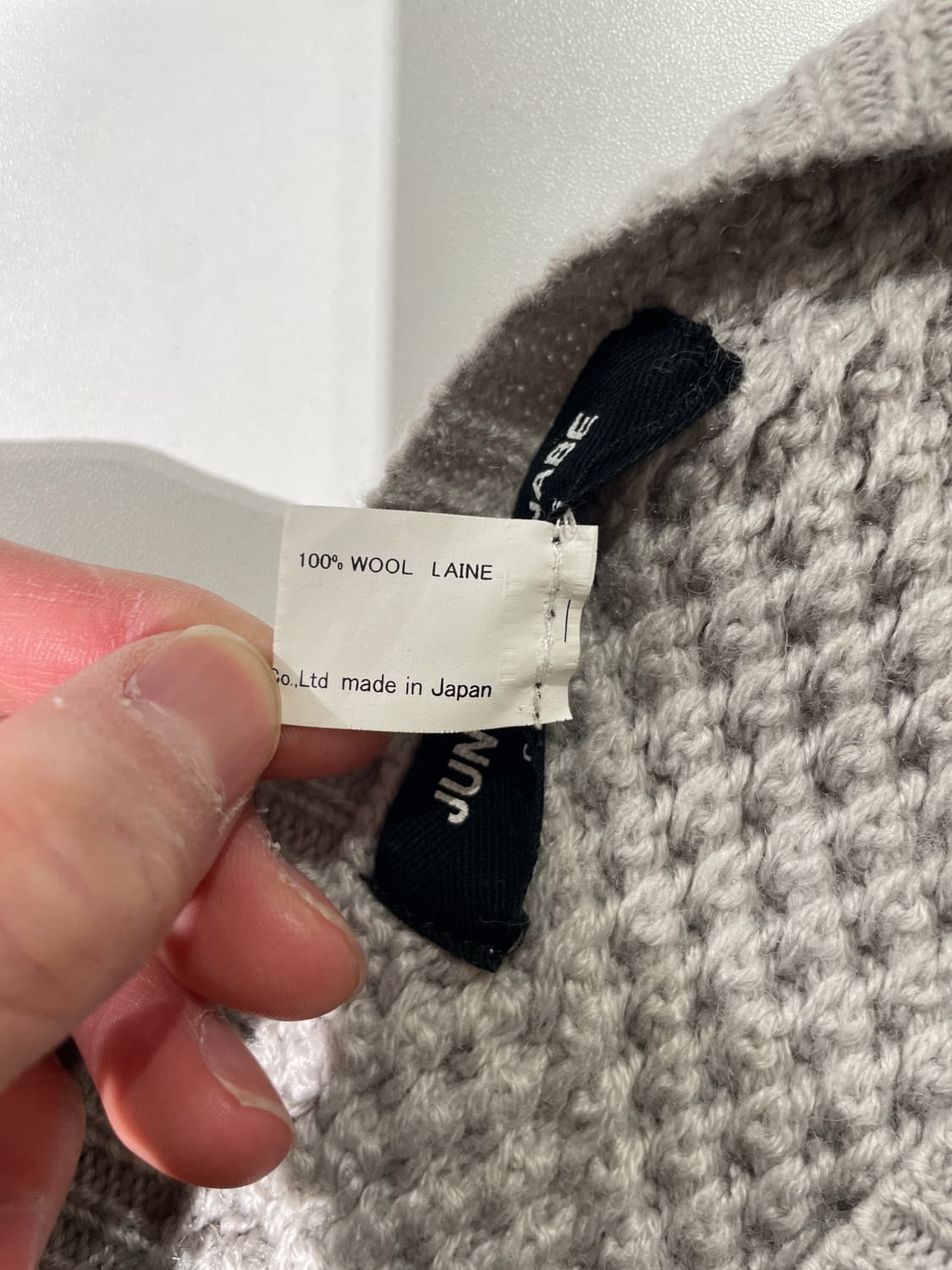 준야 와타나베 라이트 그레이 피규어 쉐입 니트 베스트 상품이미지8