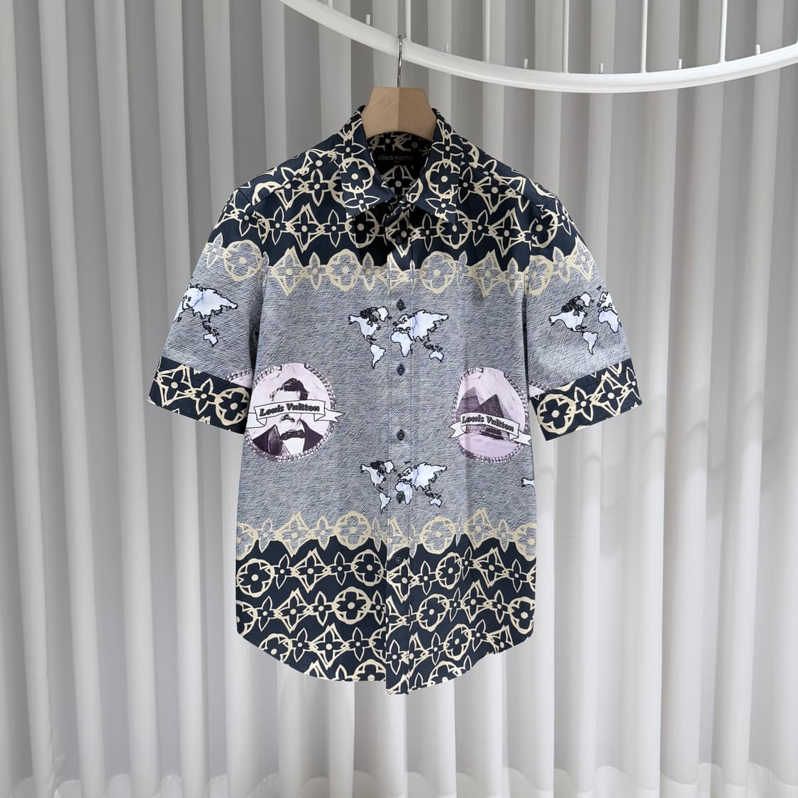 (S/XL) / 루이비통 모노그램 왁스 멀티컬러 반팔 셔츠 상품이미지1