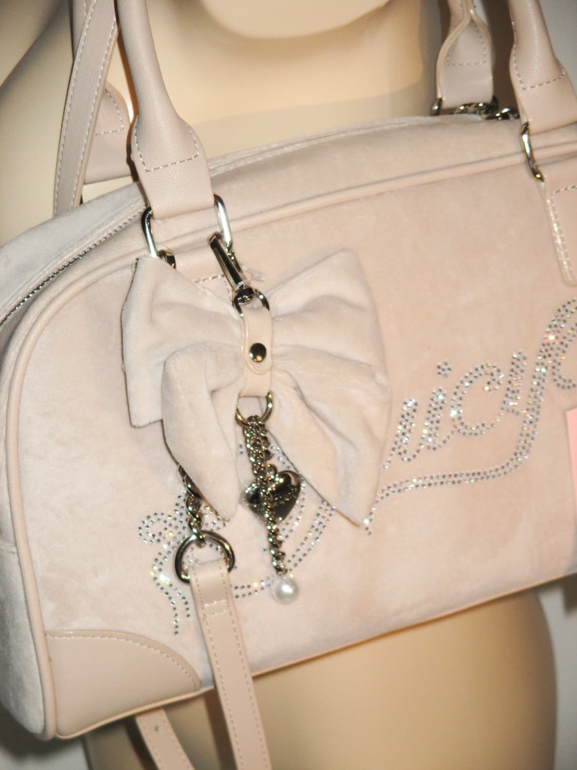 쥬시 꾸뛰르 베이지 벨로아 스쿨 토트백 + 리본 챰 상품이미지3