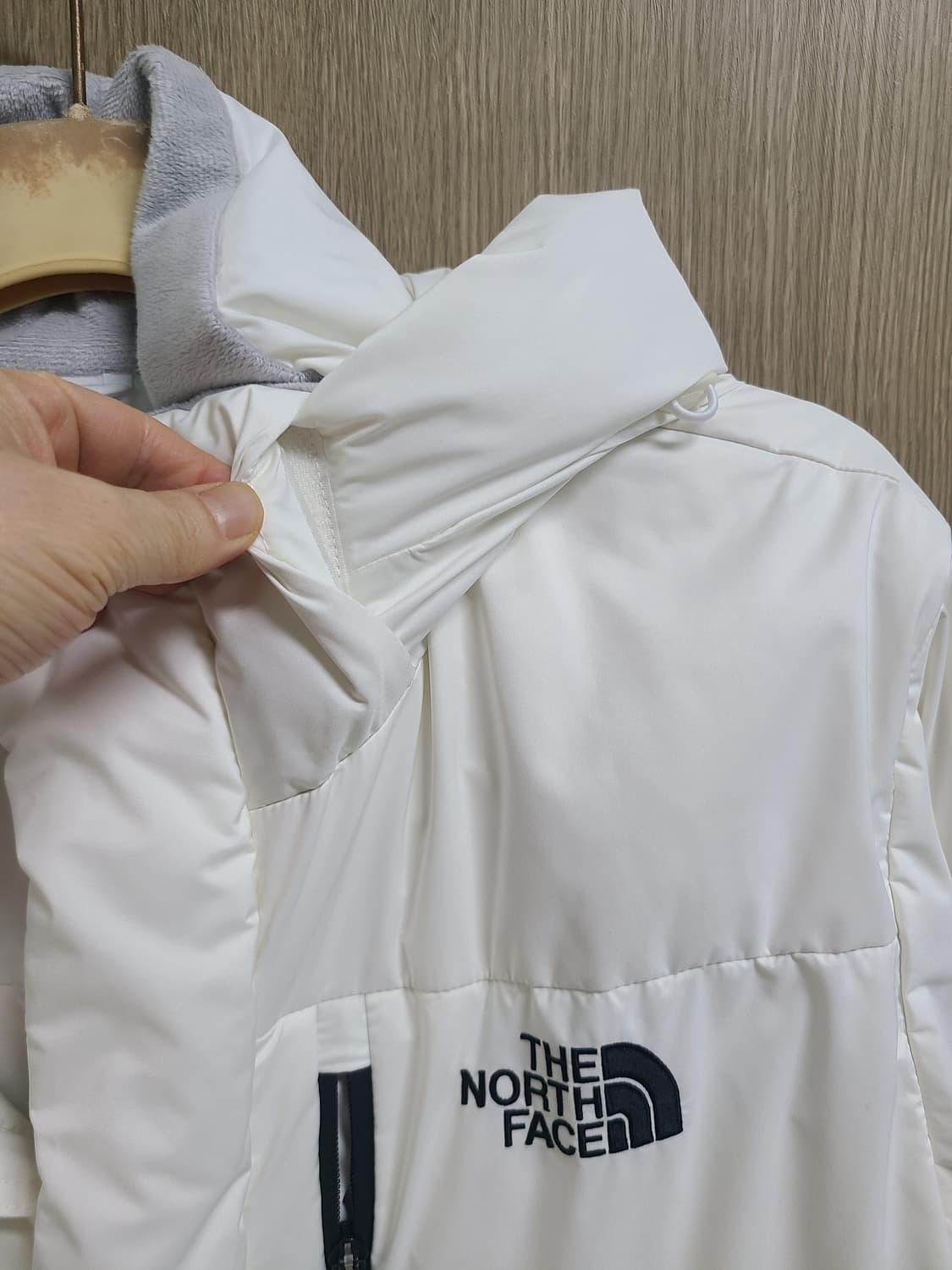 노스페이스 화이트라벨 구스다운 화이트 패딩 상품이미지3