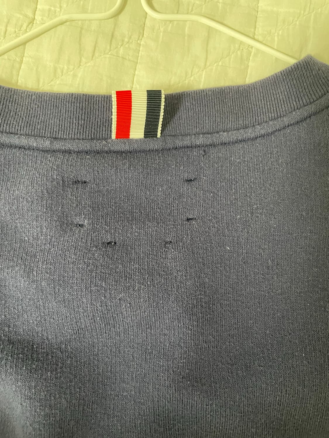 톰브라운 사선완장 네이비 맨투맨 2사이즈 상품이미지2