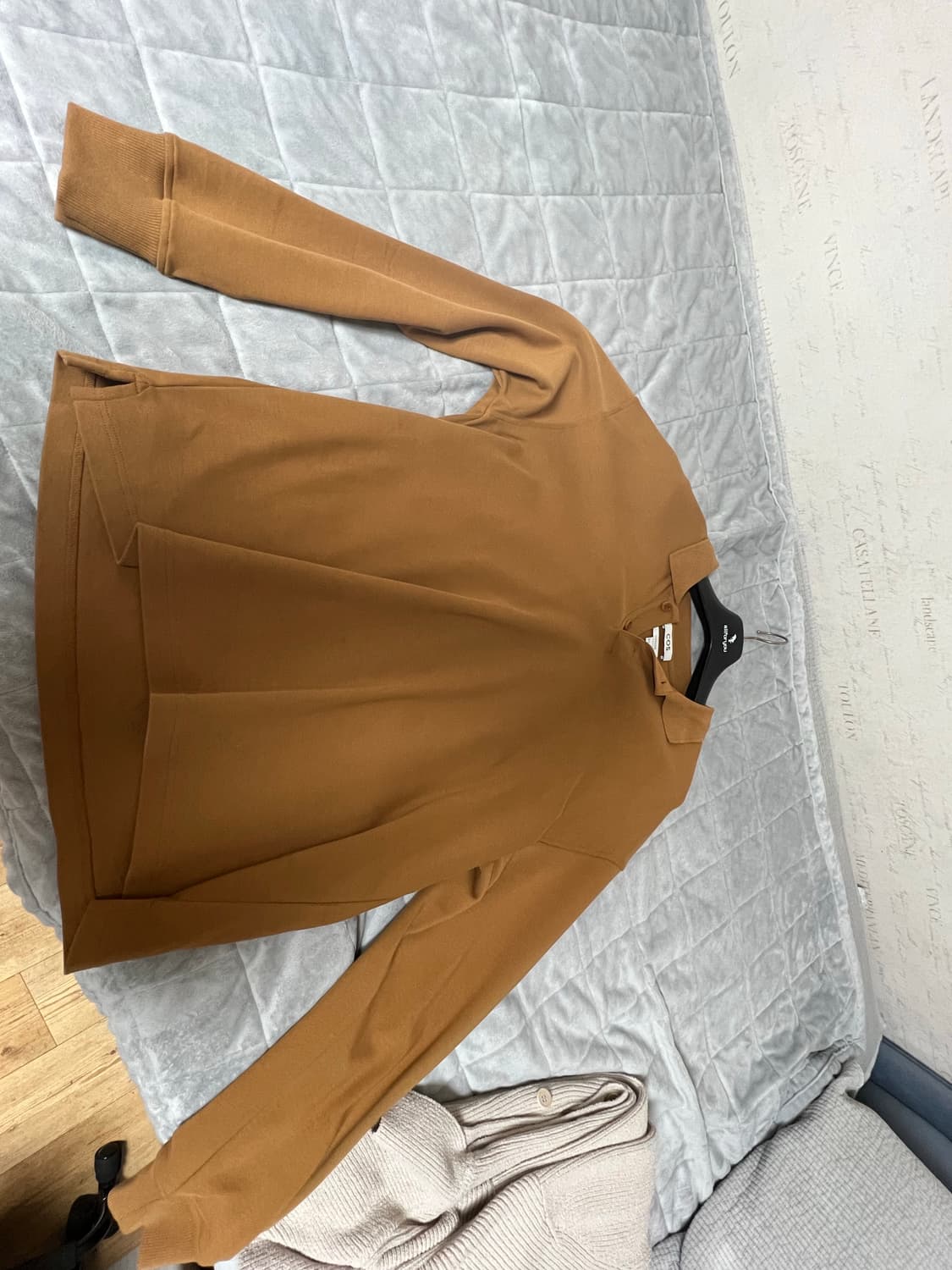 Cos 카라 롱슬리브 판매합니다. 상품이미지1