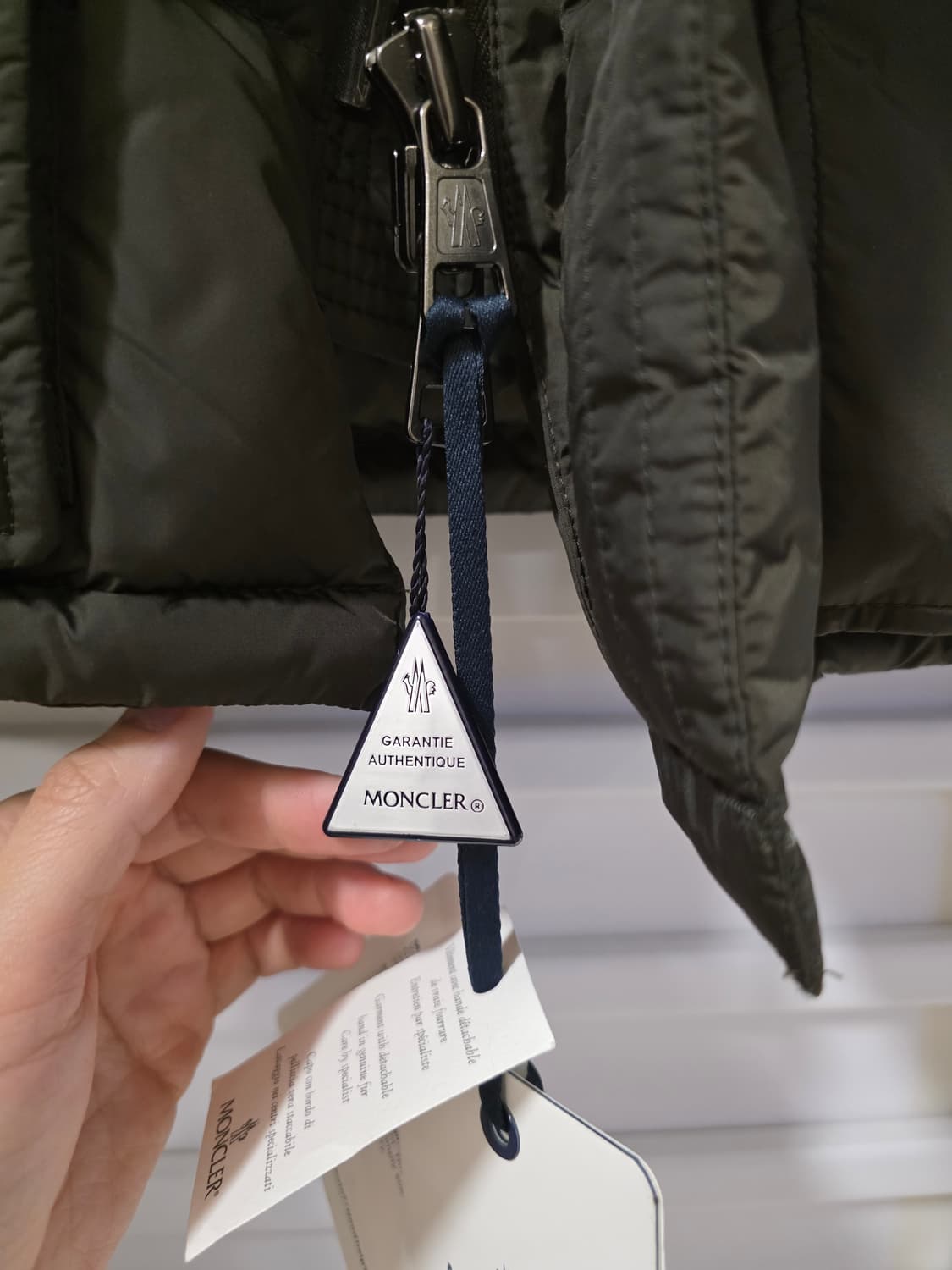 몽클레어 클루니 리얼퍼 카키 3 미사용 상품이미지5