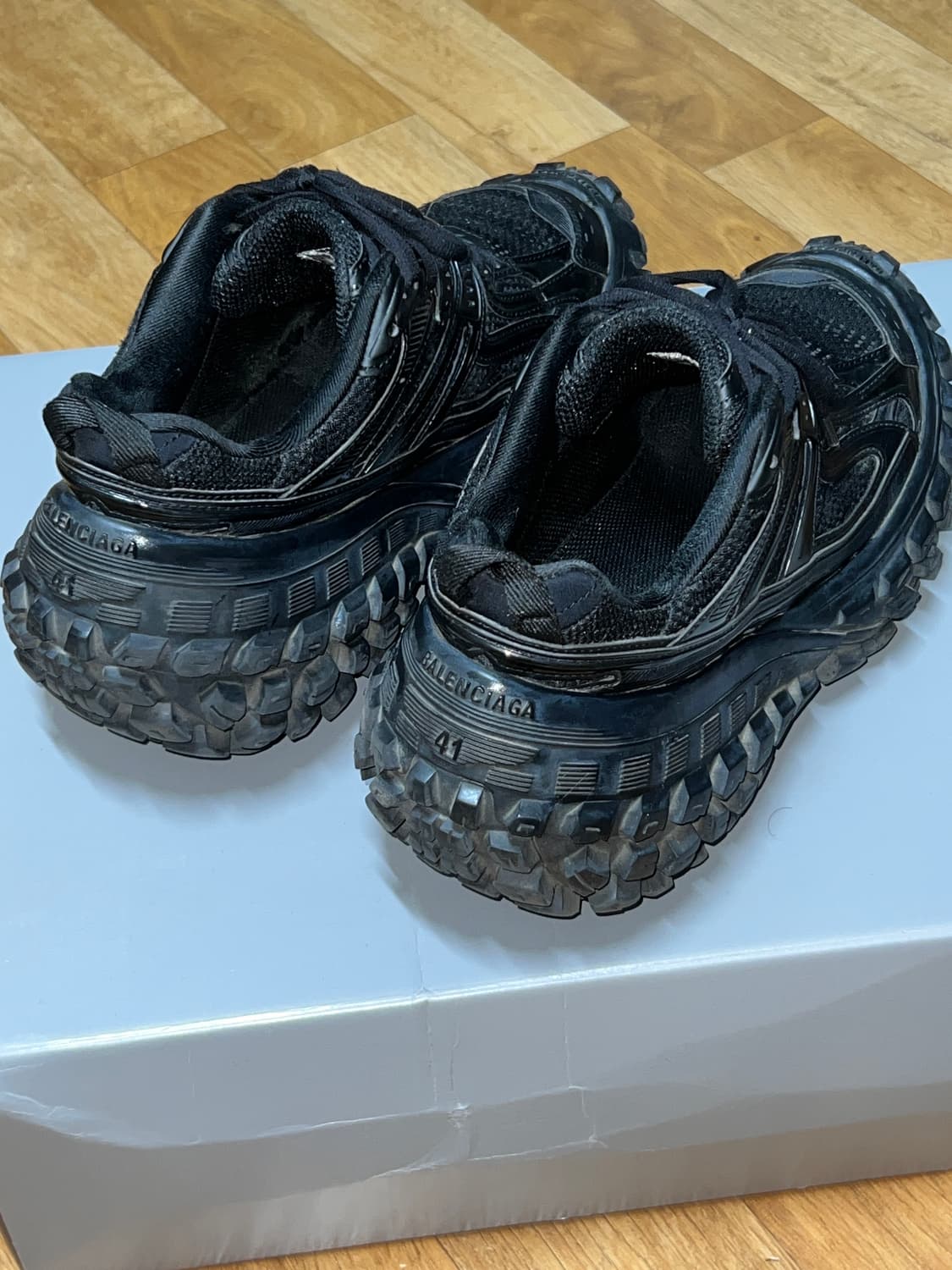 발렌시아가 디펜더 블랙 (41) 상품이미지3