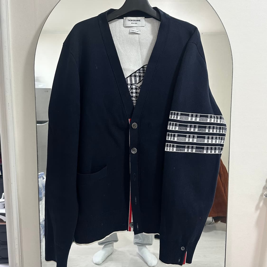 톰브라운 코튼 플레인 자카드 백 사선 가디건 네이비 상품이미지1