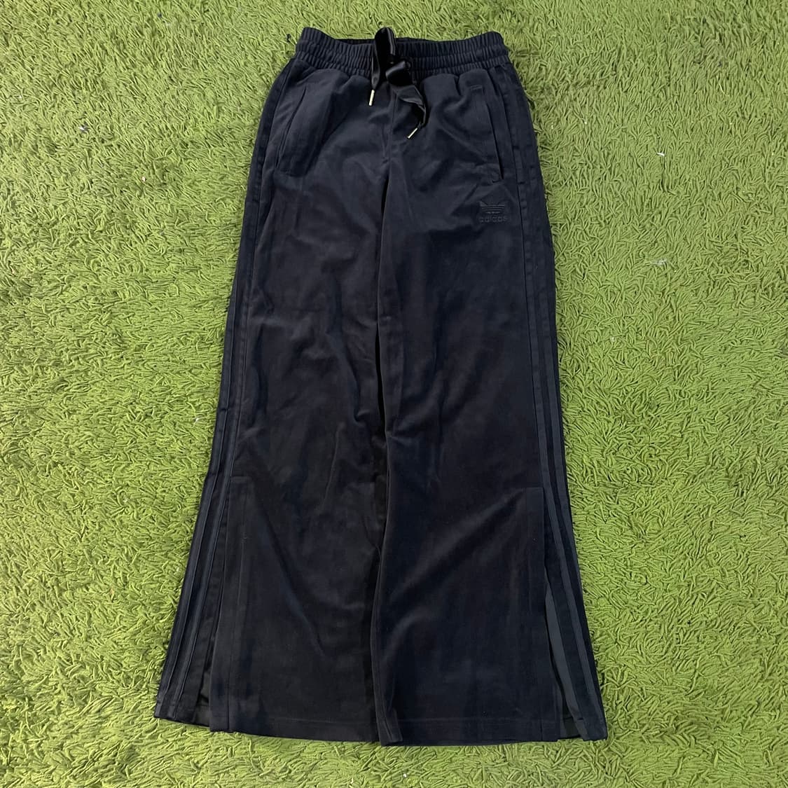 아디다스 부츠컷 벨벳 트랙팬츠 상품이미지1