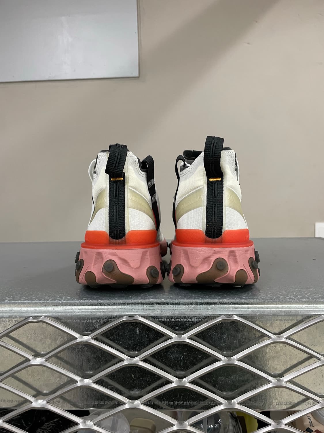 나이키 리액트 러너 미드 WRISPA 255 상품이미지3