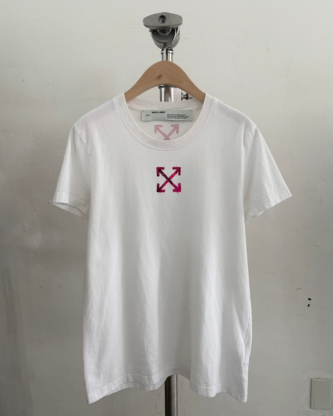 Off-White 오프화이트 핑크 애로우 화이트 반팔 티셔츠 상품이미지4