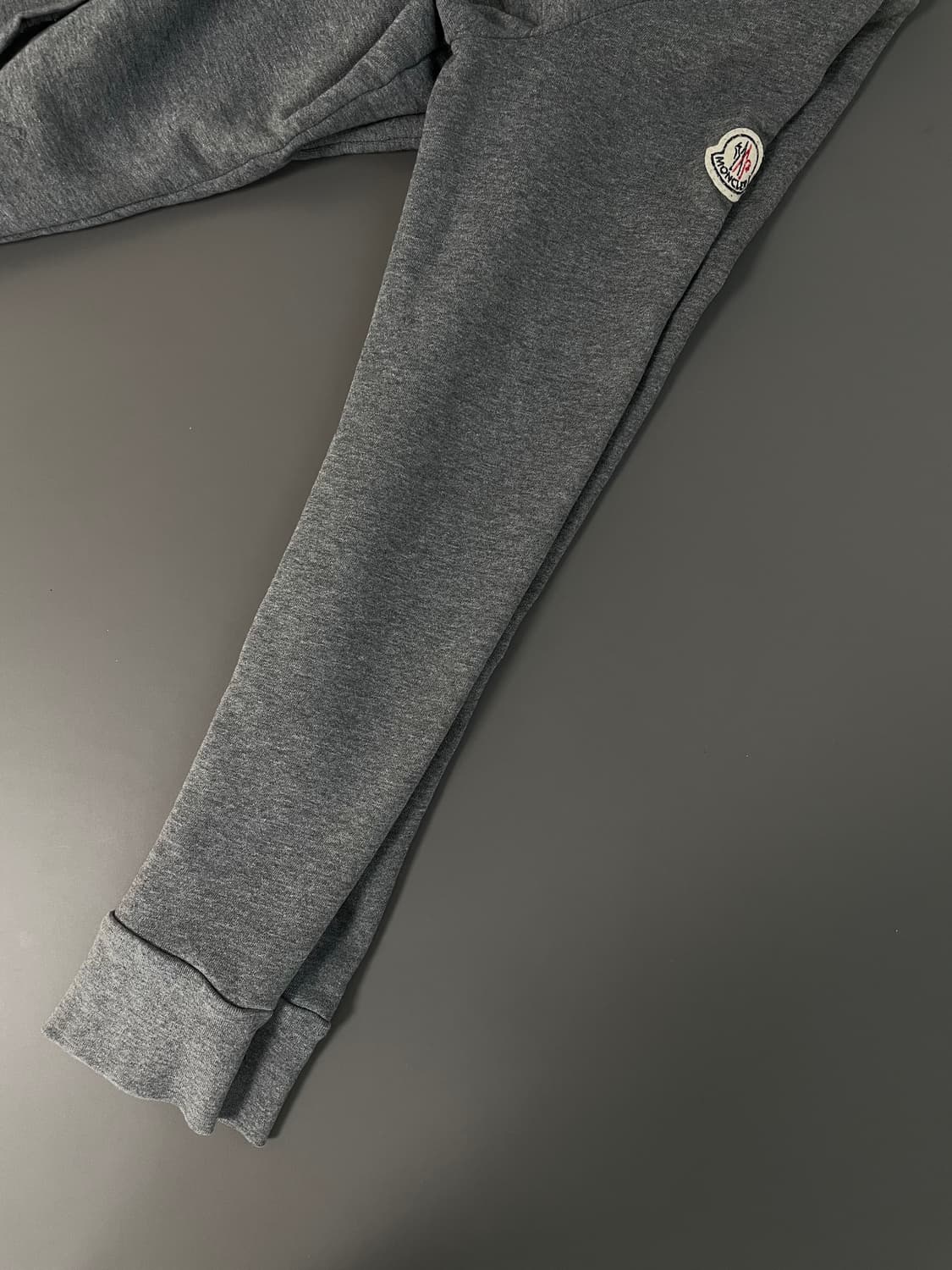 [M] 몽클레어 여성 와펜 패치 삼선 후드 집업 상품이미지7