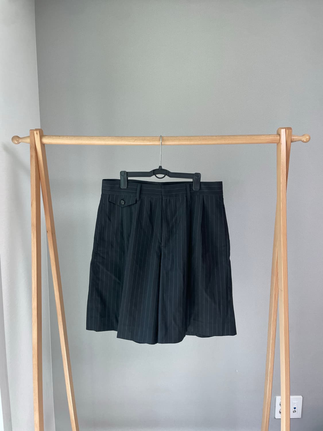 노클 (Nocle) Asher Stripe Half Slacks Blac 상품이미지1