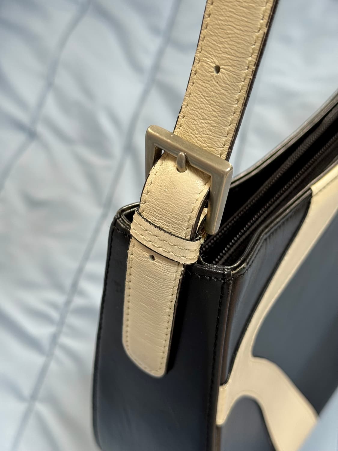 프라다 숄더백 빈티지 90s 00s 블랙 크림 아카이브 가죽 레더 호보백 상품이미지6