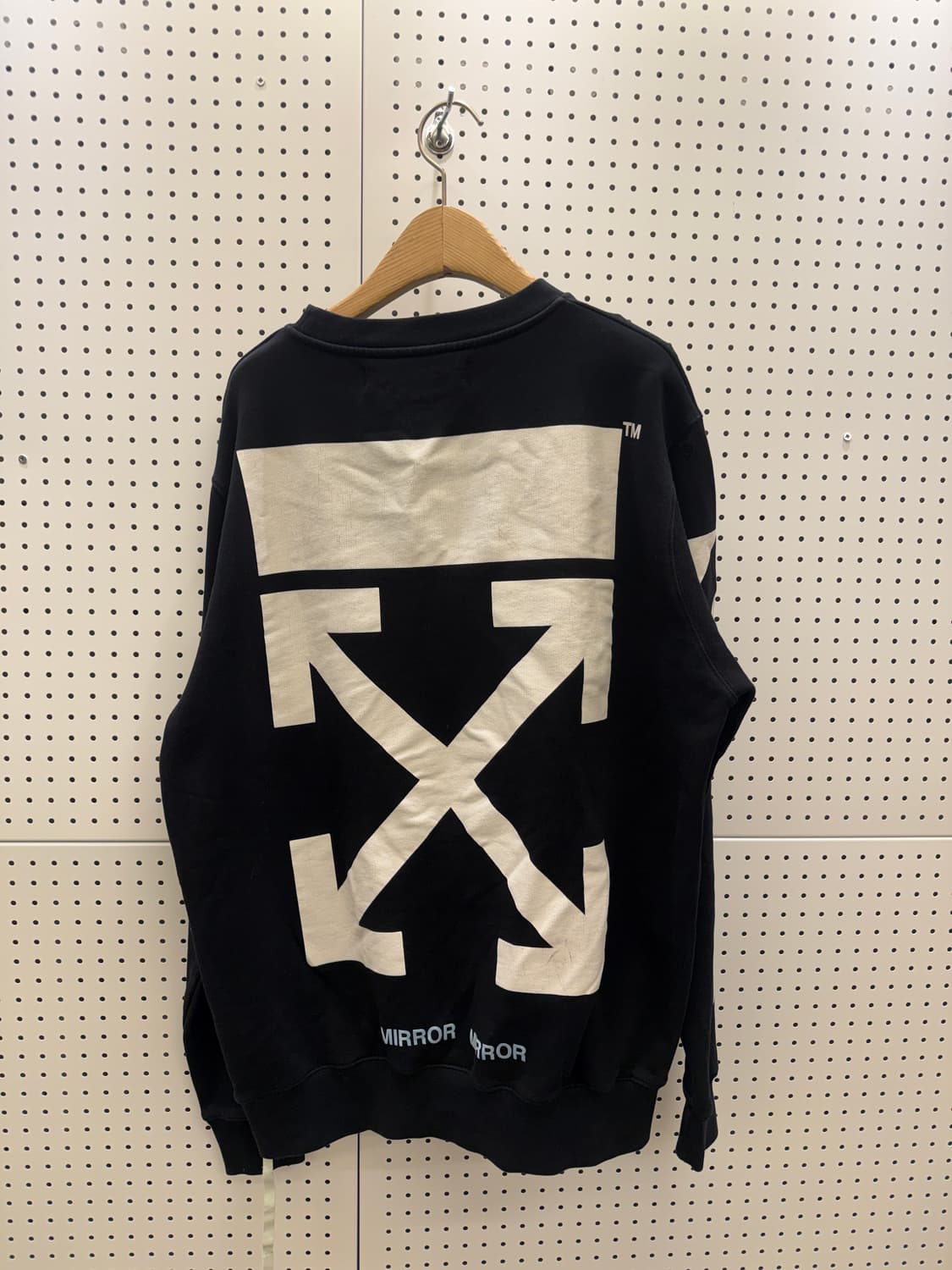 오프화이트 카라바조 애로우 맨투맨 U675 상품이미지3