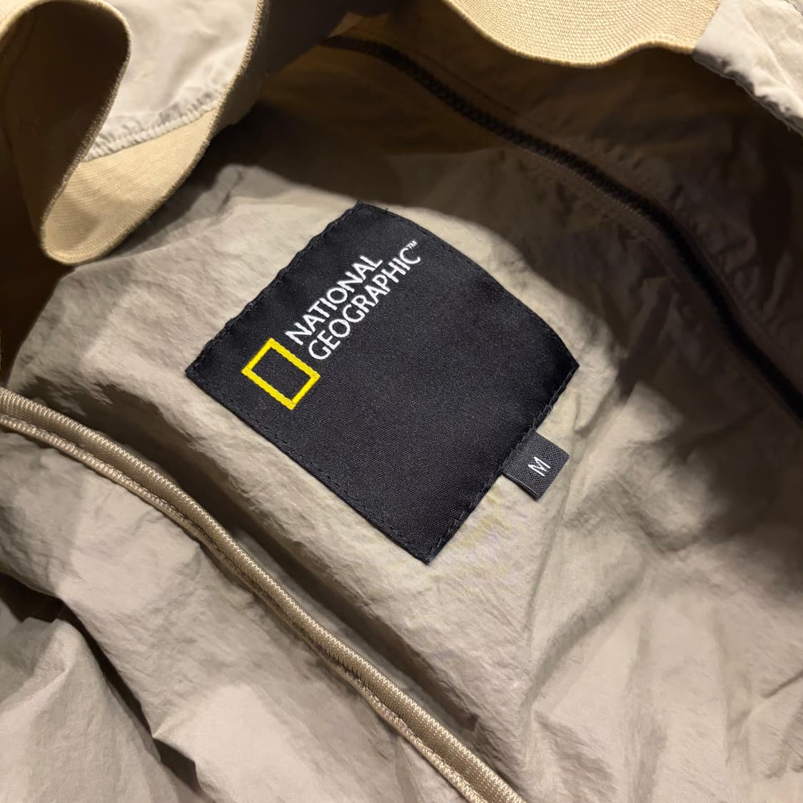 [95] 내셔널지오그래픽 봄버 나일론 바람막이 자켓 카키색 C42 상품이미지7