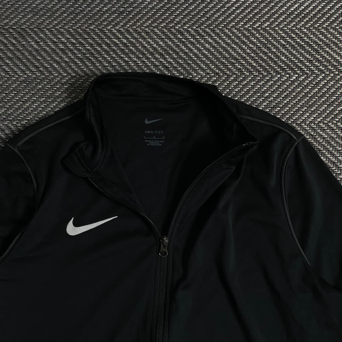 나이키 드라이핏 스우시로고 블랙 트레이닝 자켓y 3284 상품이미지5