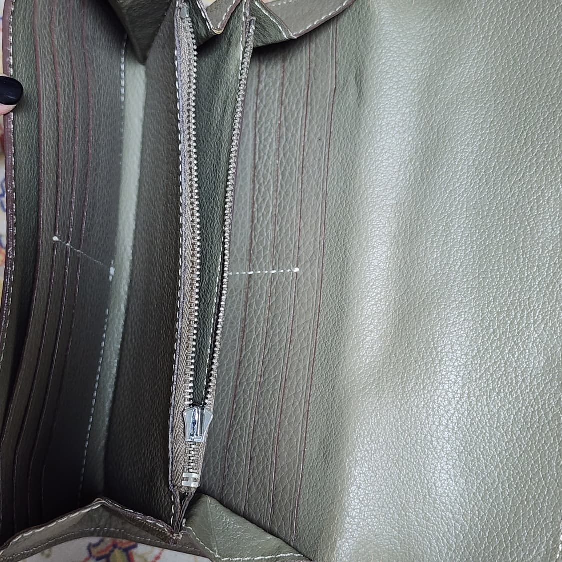 에르메스 콘스탄스 장지갑

 상품이미지4