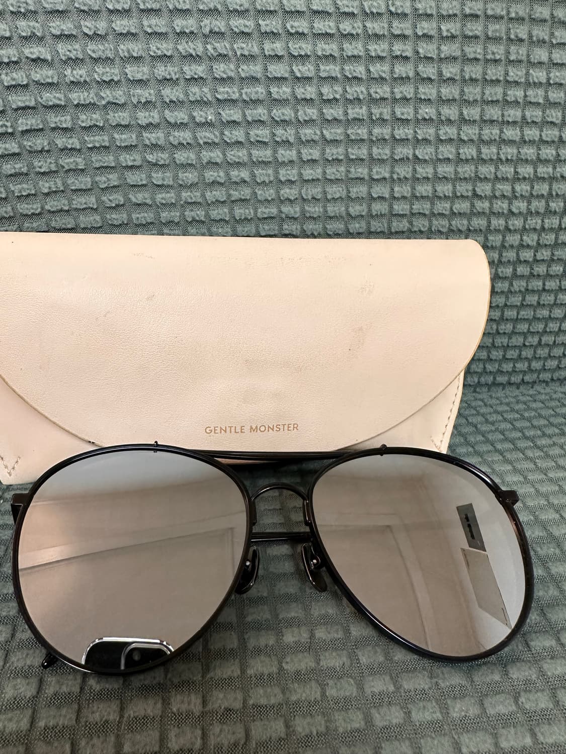 젠틀몬스터 티타늄썬글라스 상품이미지1