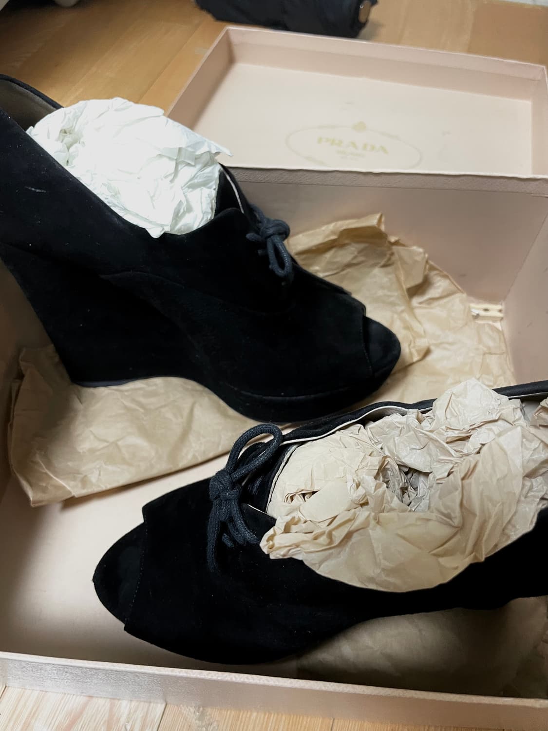 프라다(PRADA) 스웨이드 오픈토 웨지힐 – 38사이즈 상품이미지5