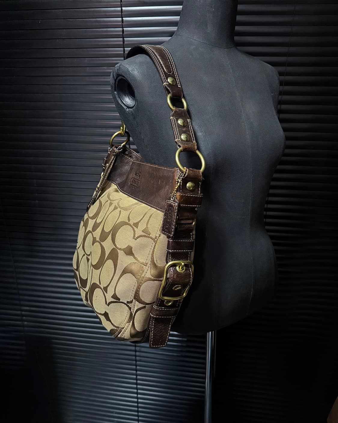 코치 브라운 갈색 가죽 캔버스 로고 버클 고리 숄더백 토드백 가방 웨스턴 상품이미지2