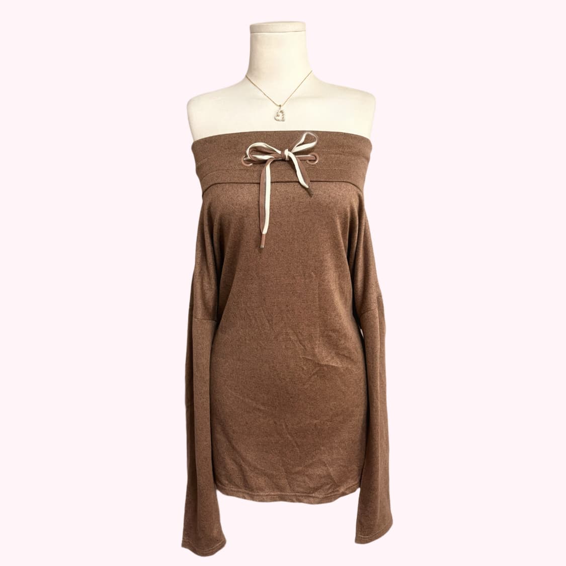 (이체시에눌) 라떼갸루 리본 세미 오프숄더 폴라 라떼맛 롱 슬리브 티 상품이미지1