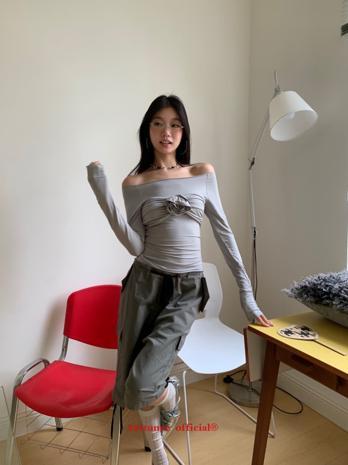Fortunee 그레이 코사지 오프숄더티셔츠 상품이미지4
