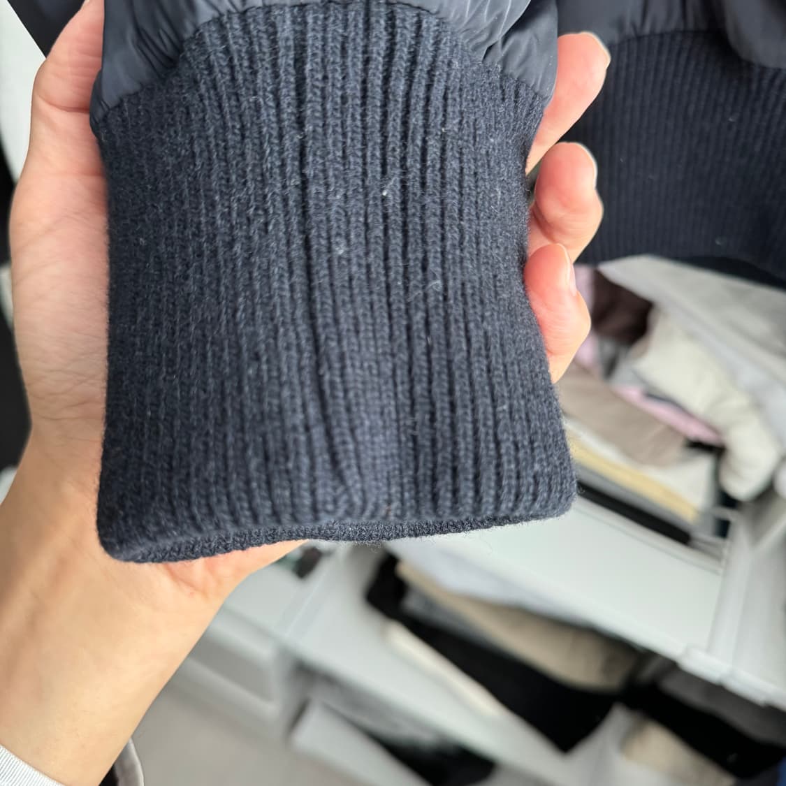 톰브라운 패딩 봄버 팝니다. 상품이미지5