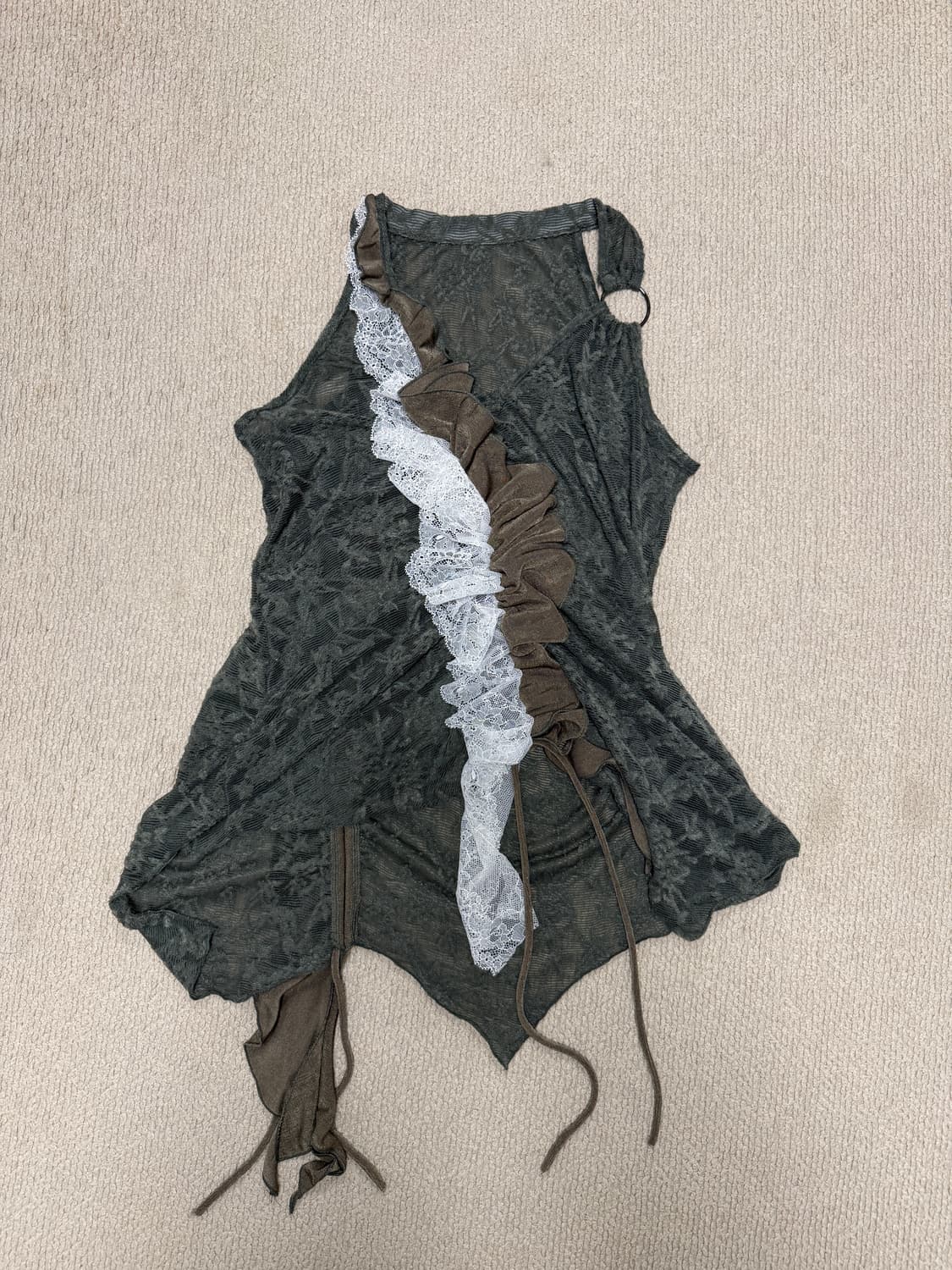 Doublepunch Ruffle Metal Top Khaki 상품이미지3