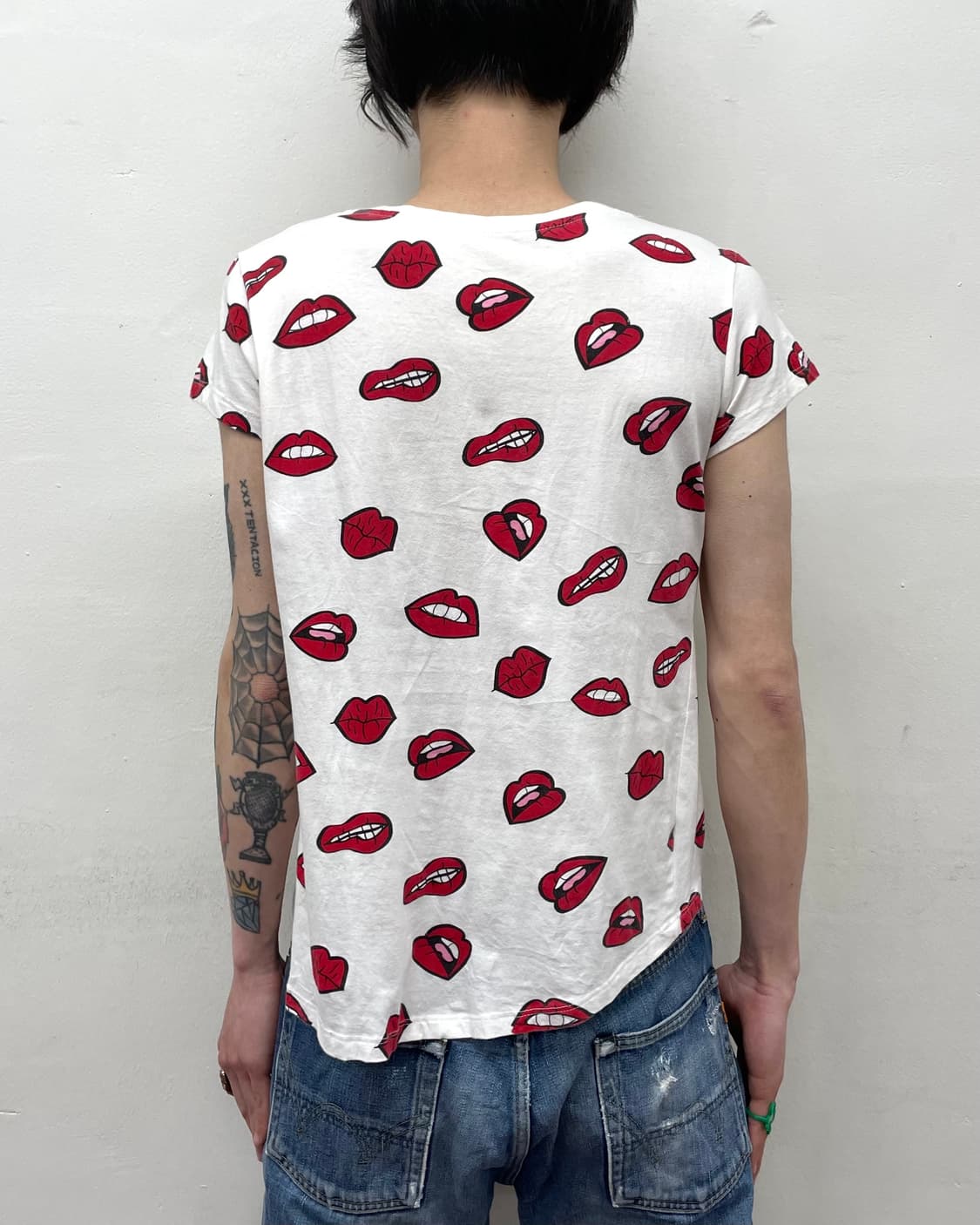 cubic T-shirt with lips  상품이미지2