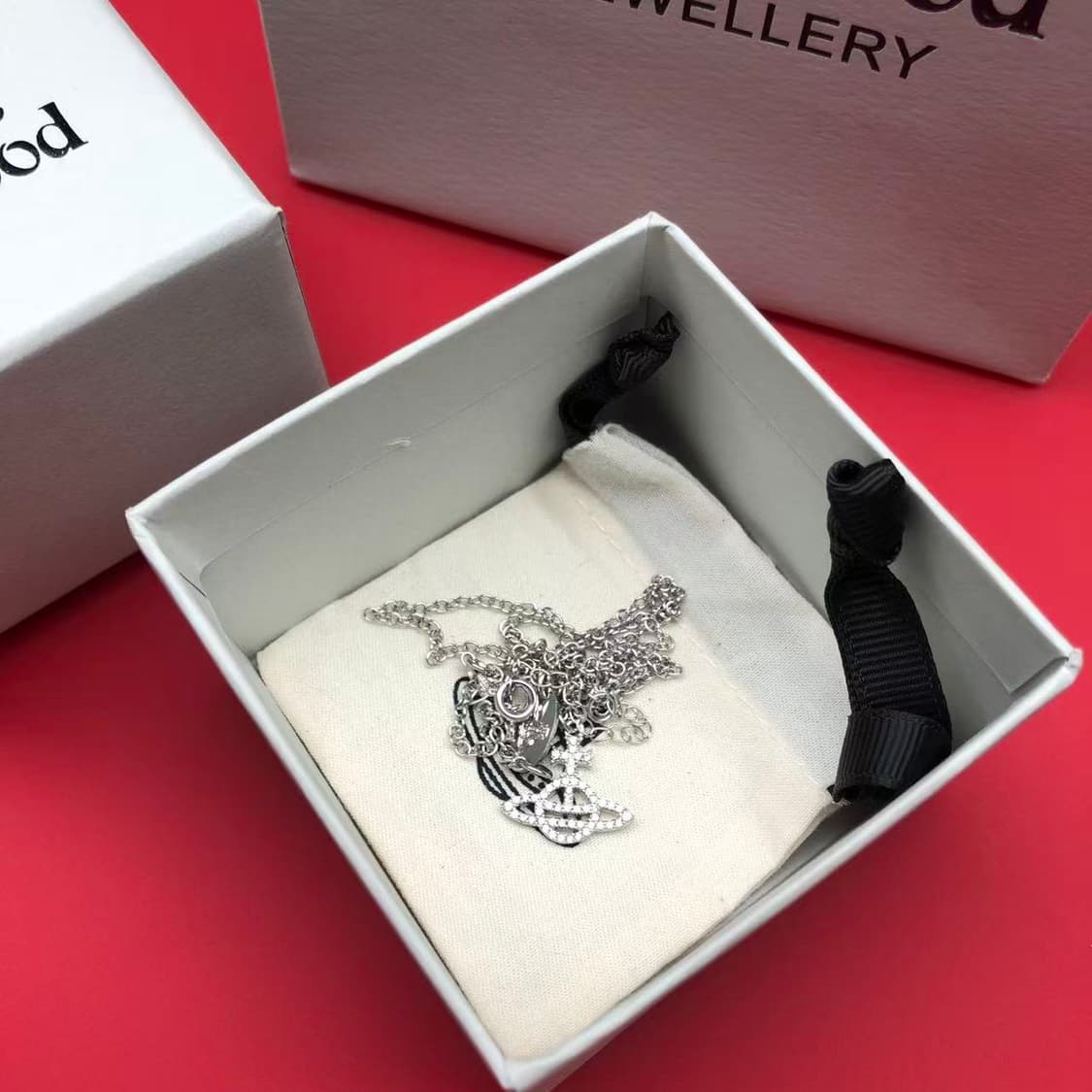 비비안 웨스트우드 Petite Orb Pendant Necklace 상품이미지3